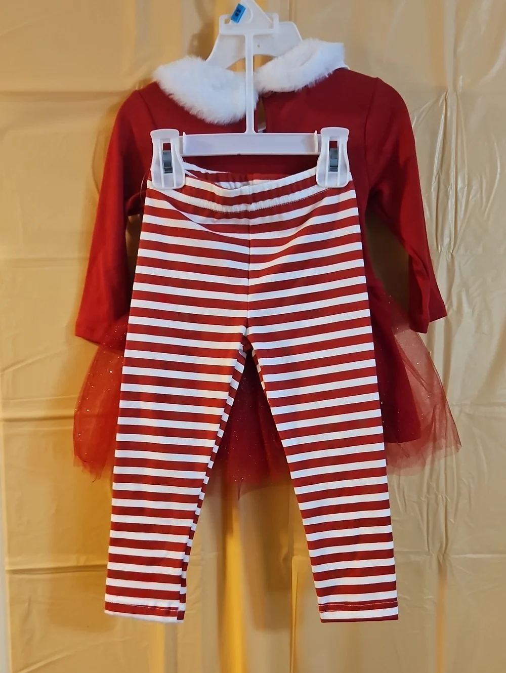 BLUEBERI BOULEVARD BABY TWO PIECE SANTA OUTFIT: DRESS/LEGGINGS: SIZE 24 MTH